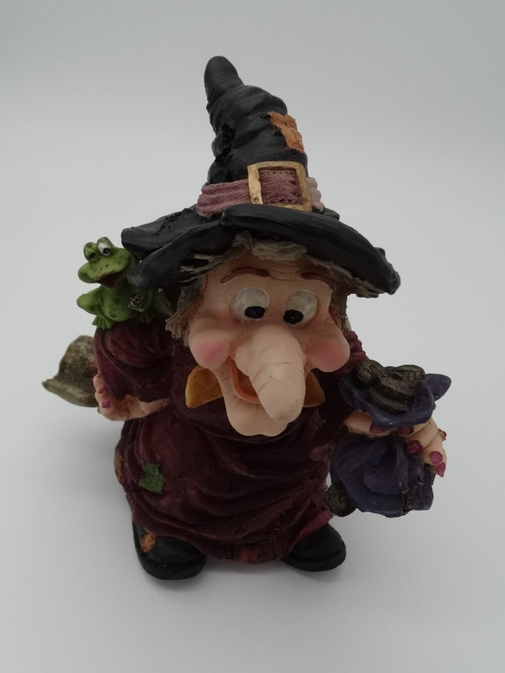 Vtg. Studio 33 Halloween Resin Witch Holding Money Bag Frog on Shoulder 8"1/4"